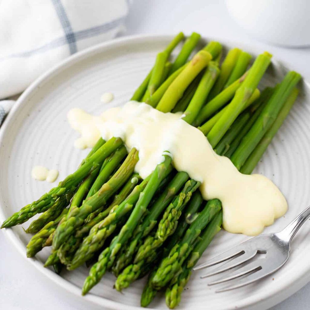 Asparagus from Mallemort with Green Aniseed & Chervil Sauce Mousseline